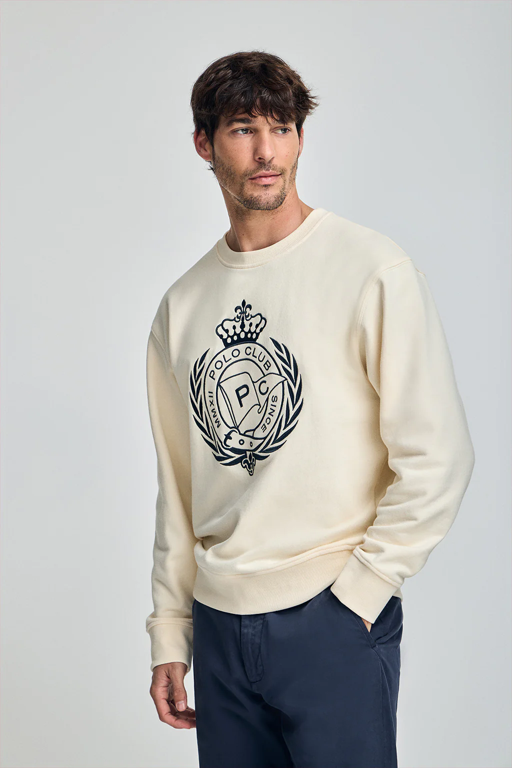 Sudadera Saddie color crudo con gráfico náutico bordado