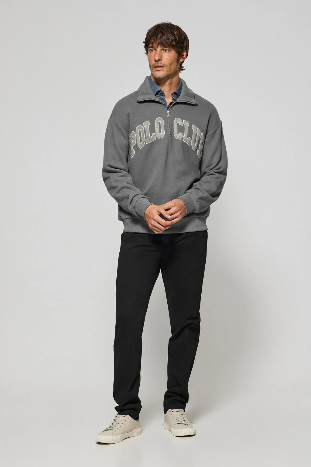 Sudadera gris asfalto Seldon con media cremallera y gráfico Polo Club - Image 3