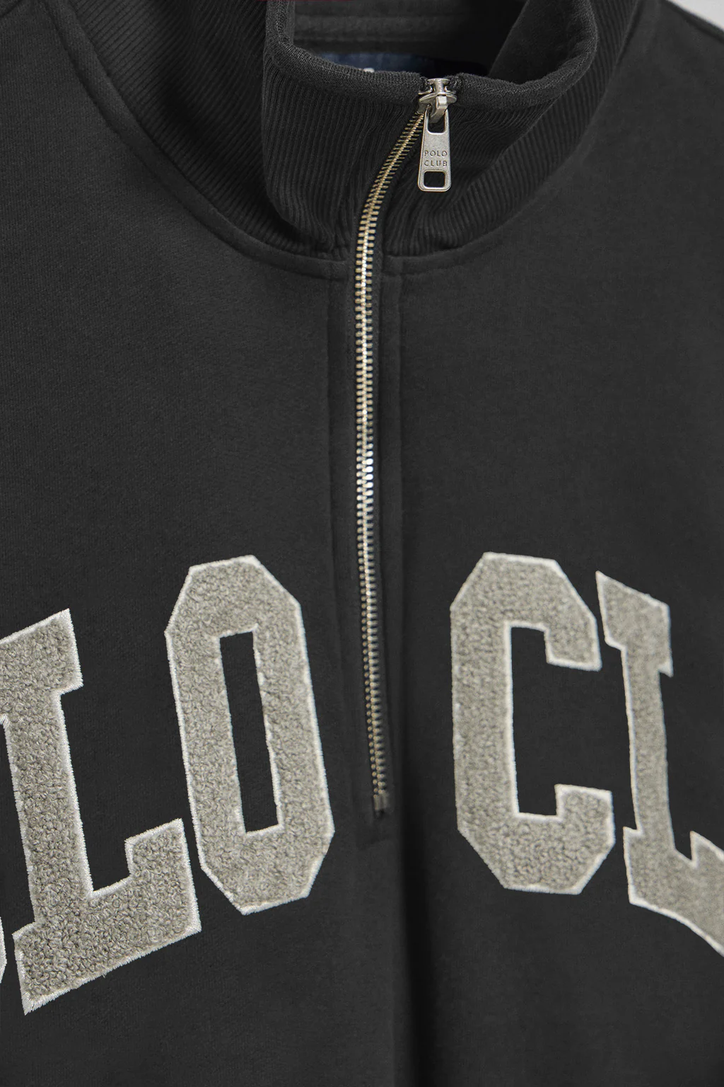 Sudadera negra Seldon con media cremallera y gráfico Polo Club - Image 7