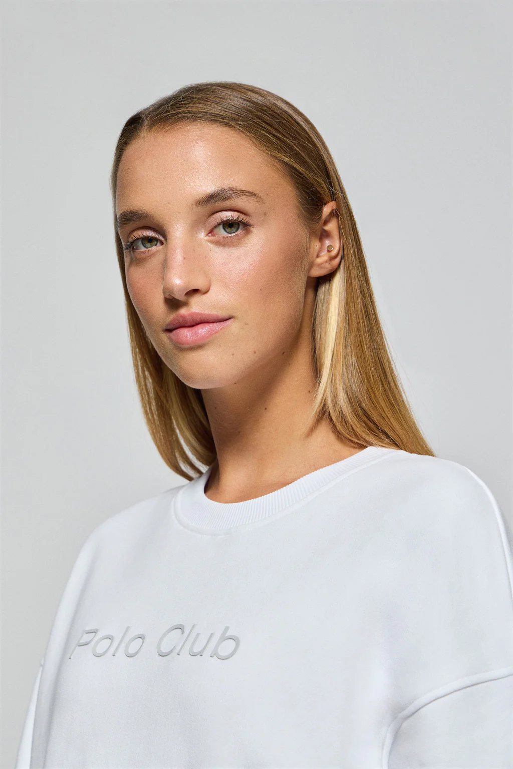 Sudadera básica de cuello redondo blanca con logo frontral Polo Club engomado - Image 2