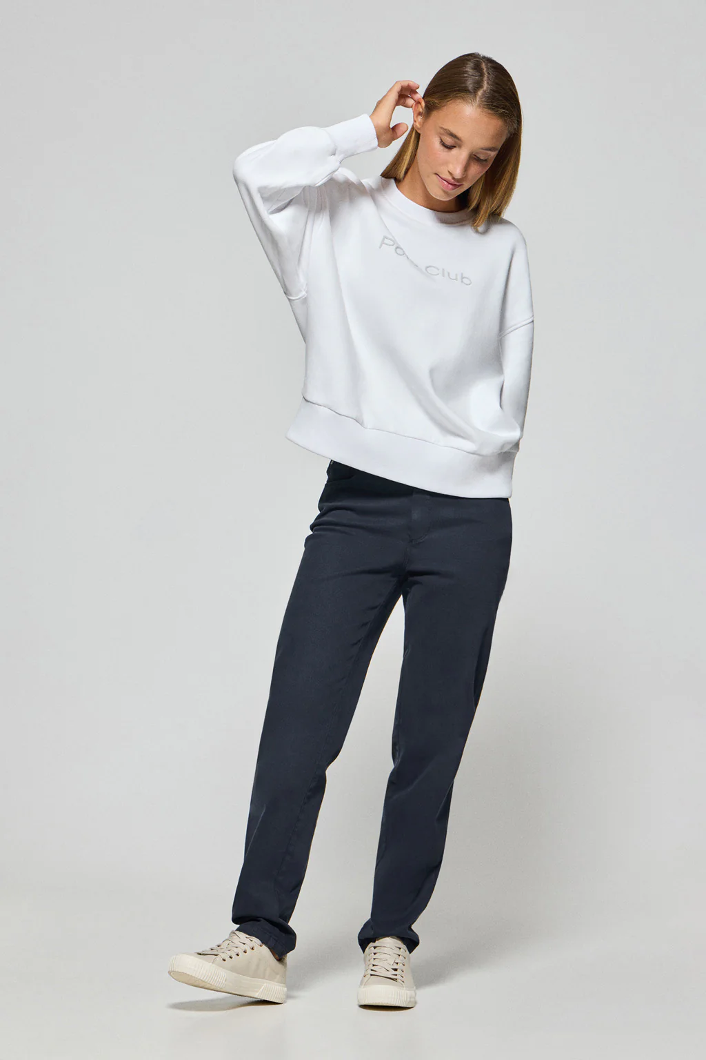Sudadera básica de cuello redondo blanca con logo frontral Polo Club engomado - Image 3