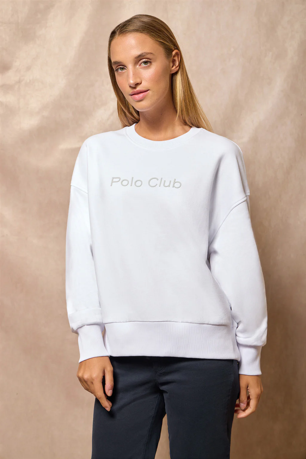 Sudadera básica de cuello redondo blanca con logo frontral Polo Club engomado - Image 5