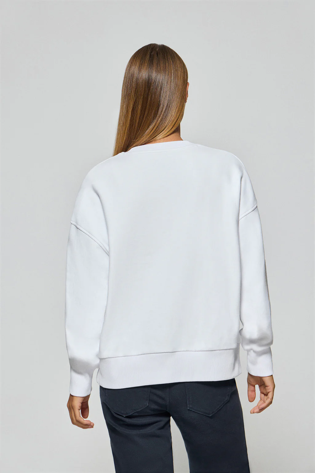 Sudadera básica de cuello redondo blanca con logo frontral Polo Club engomado - Image 7