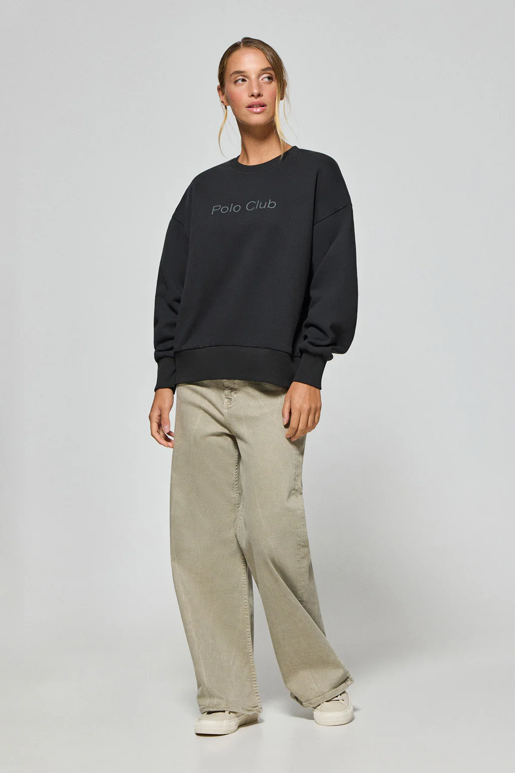 Sudadera básica de cuello redondo negra con logo frontral Polo Club engomado - Image 3