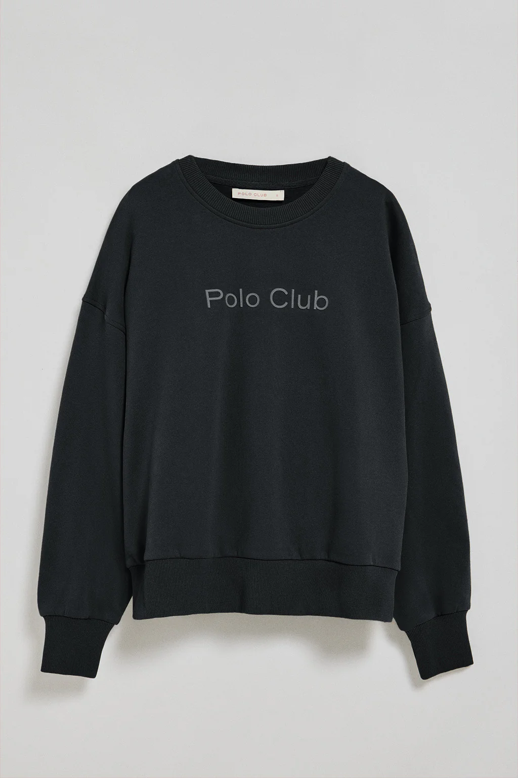 Sudadera básica de cuello redondo negra con logo frontral Polo Club engomado - Image 9