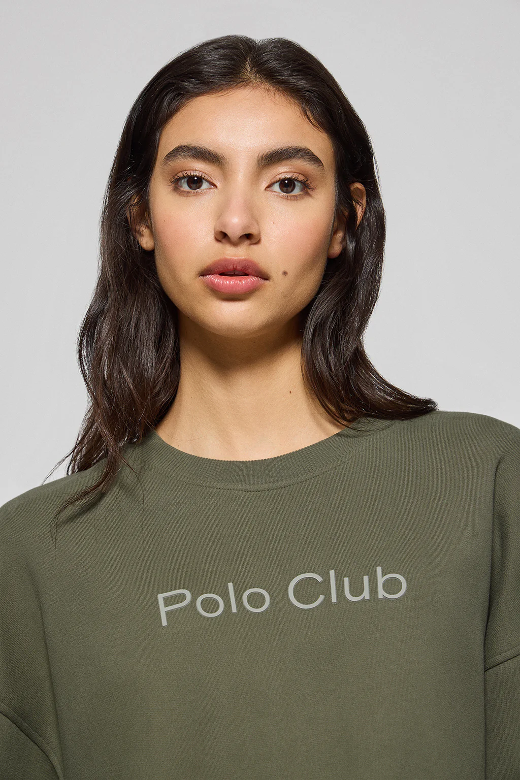 Sudadera básica de cuello redondo verde con logo frontral Polo Club engomado - Image 2