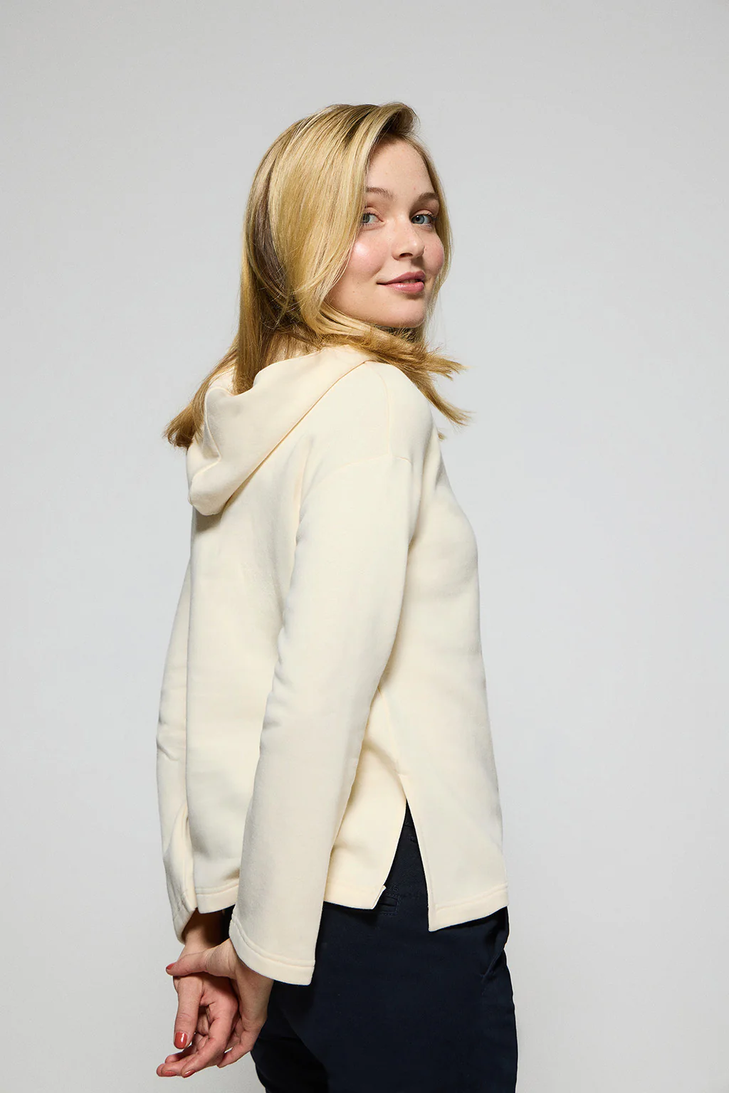 Sudadera Sinsajo beige con capucha y cremallera con logo Rigby Go - Image 4