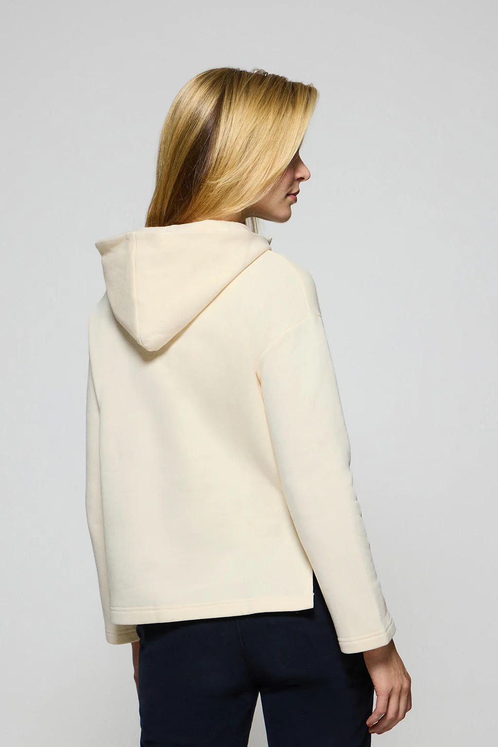 Sudadera Sinsajo beige con capucha y cremallera con logo Rigby Go - Image 5