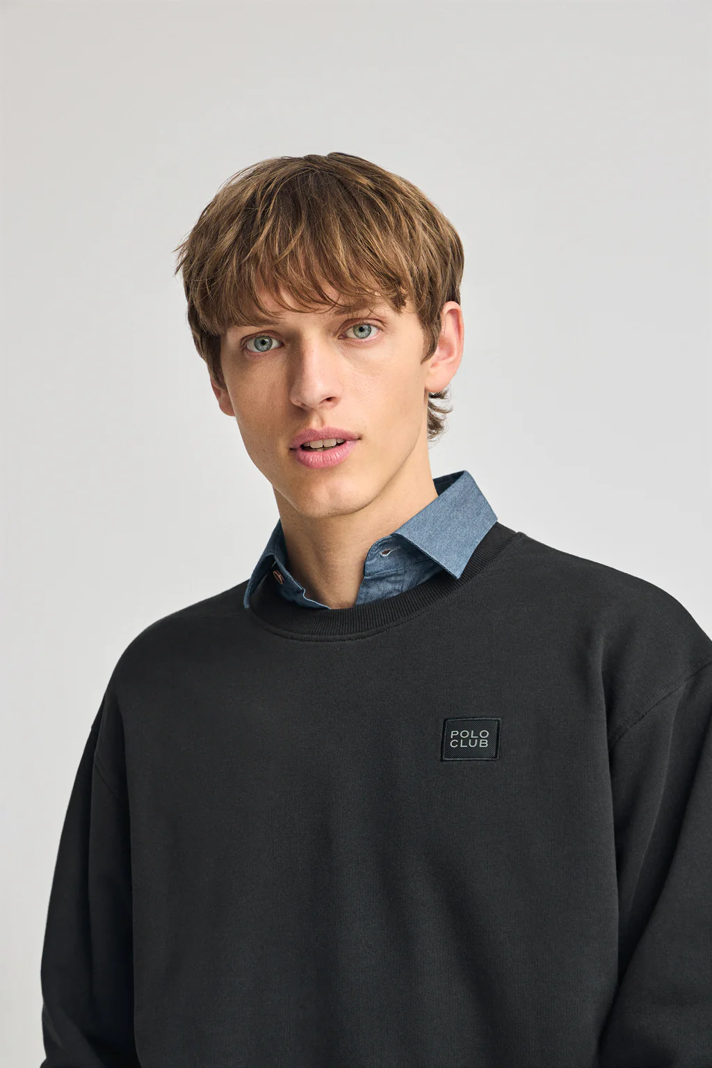 Sudadera negra relax de cuello redondo con detalle Polo Club - Image 2