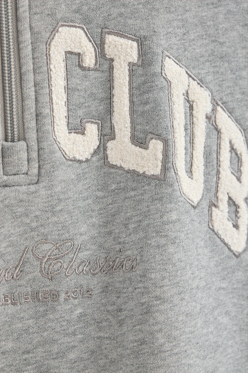 Sudadera gris vigoré con cuello alto y logo Established 2012 Polo Club - Image 8