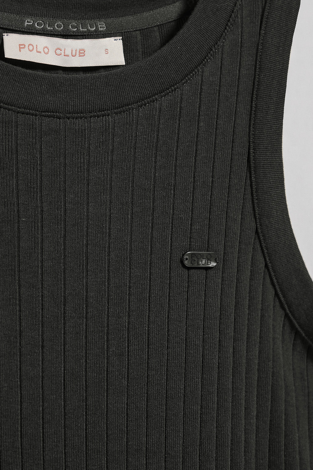 Camiseta top Tamika negra acanalada con detalle de botón nacarado Polo Club - Image 10