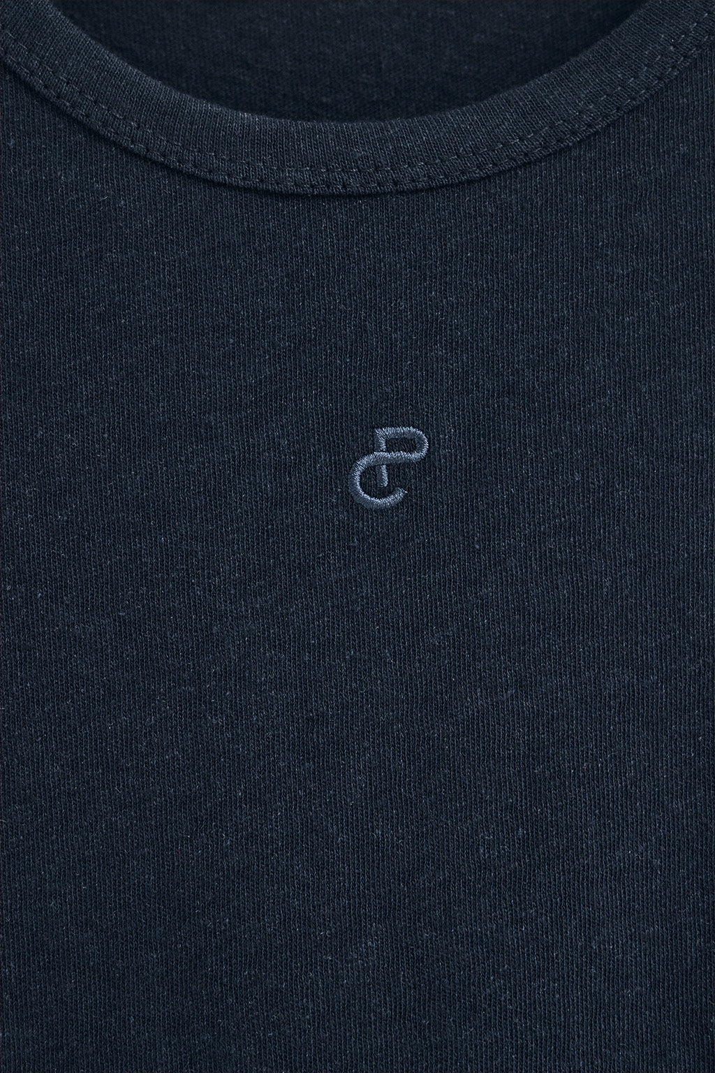 Camiseta azul marino de lino y algodón con monograma bordado - Image 7