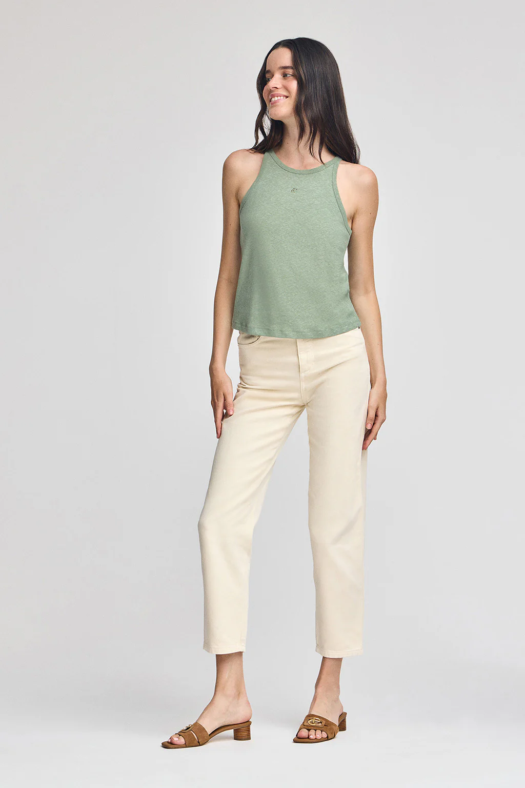 Camiseta verde jade de lino y algodón con monograma bordado - Image 3
