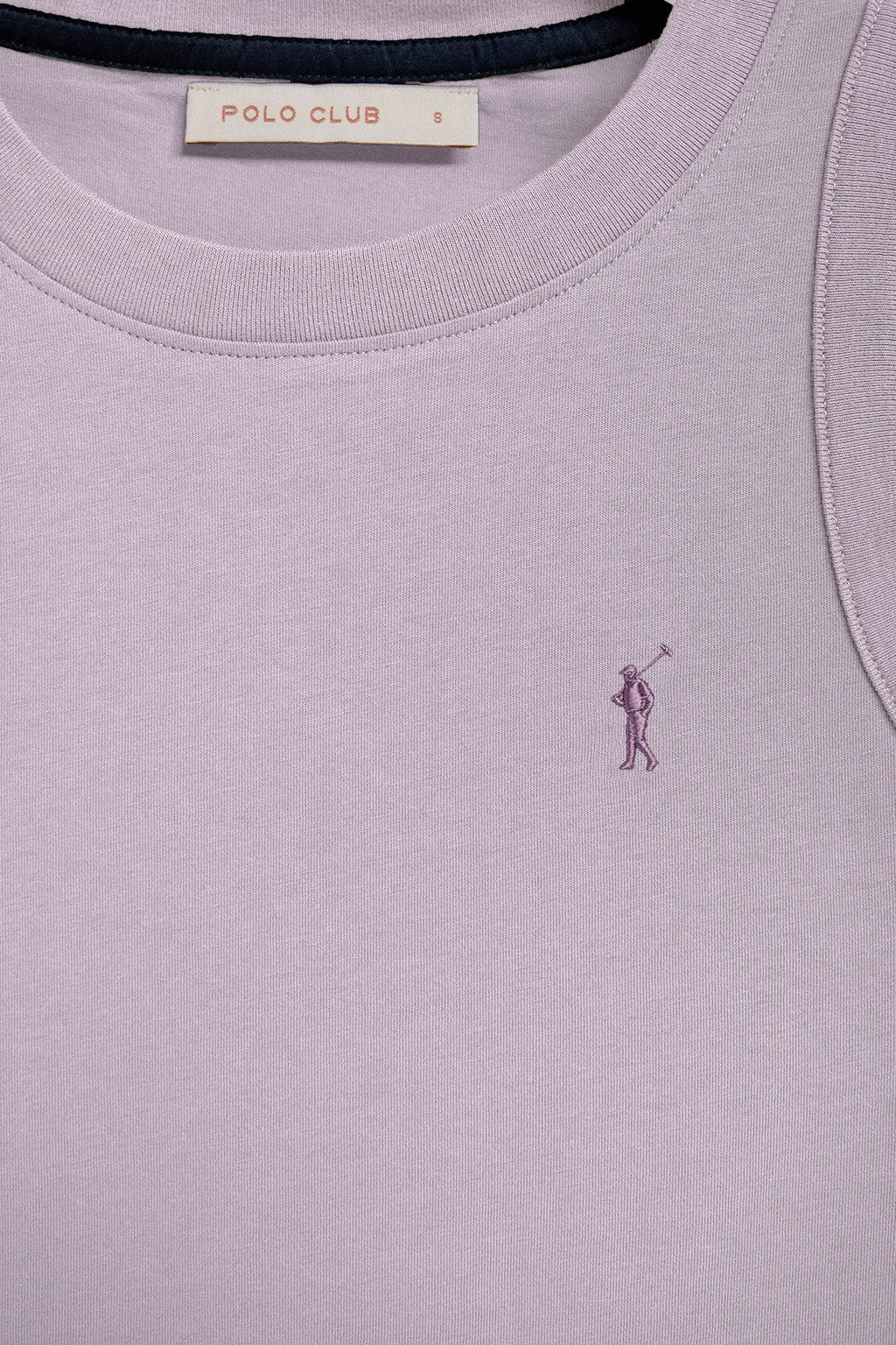 Camiseta básica azul lavanda sin mangas y cuello redondo con logo bordado Rigby Go - Image 6