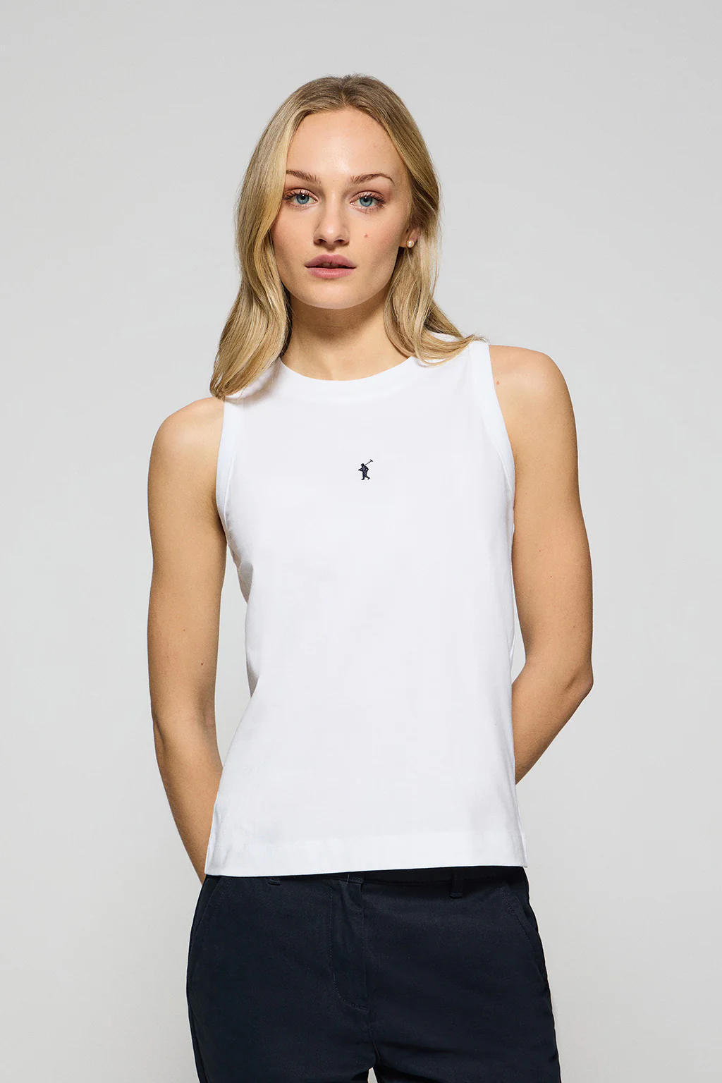 Camiseta básica blanca sin mangas y cuello redondo con logo bordado Rigby Go