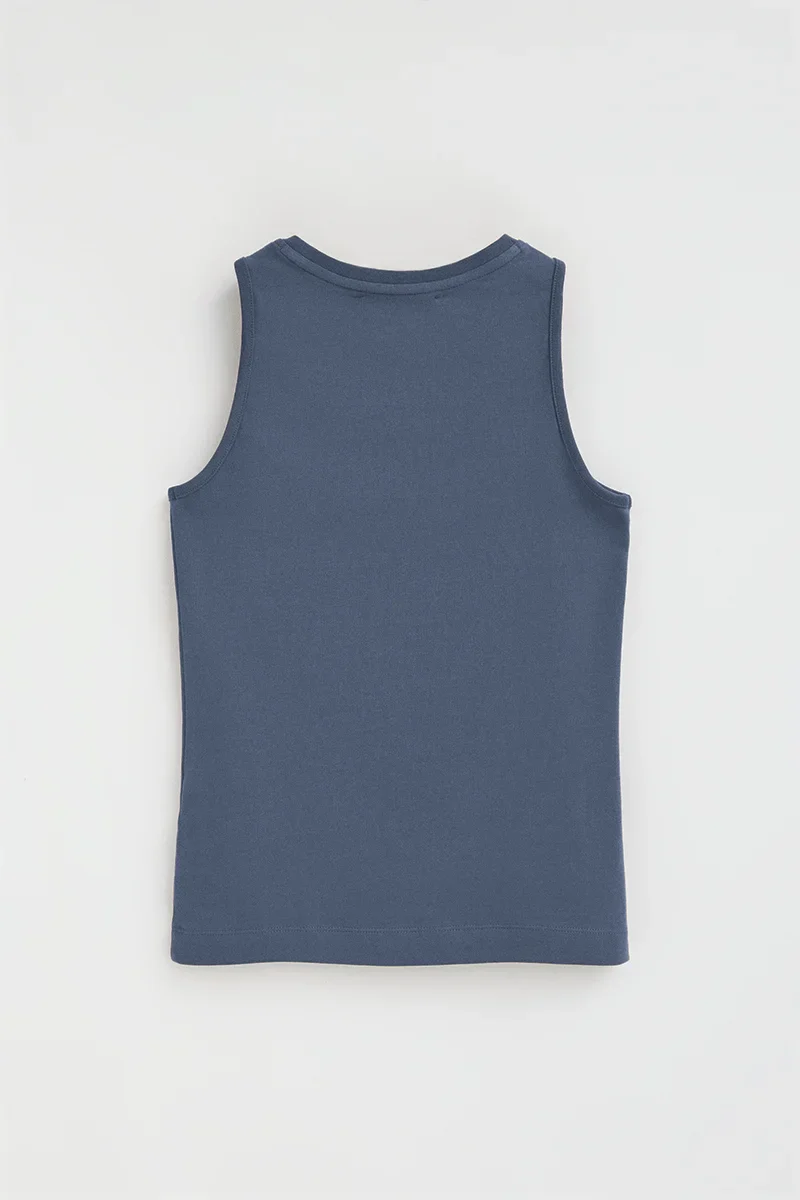 Camiseta sin mangas azul denim de corte slim con bordado Rigby Go - Image 7
