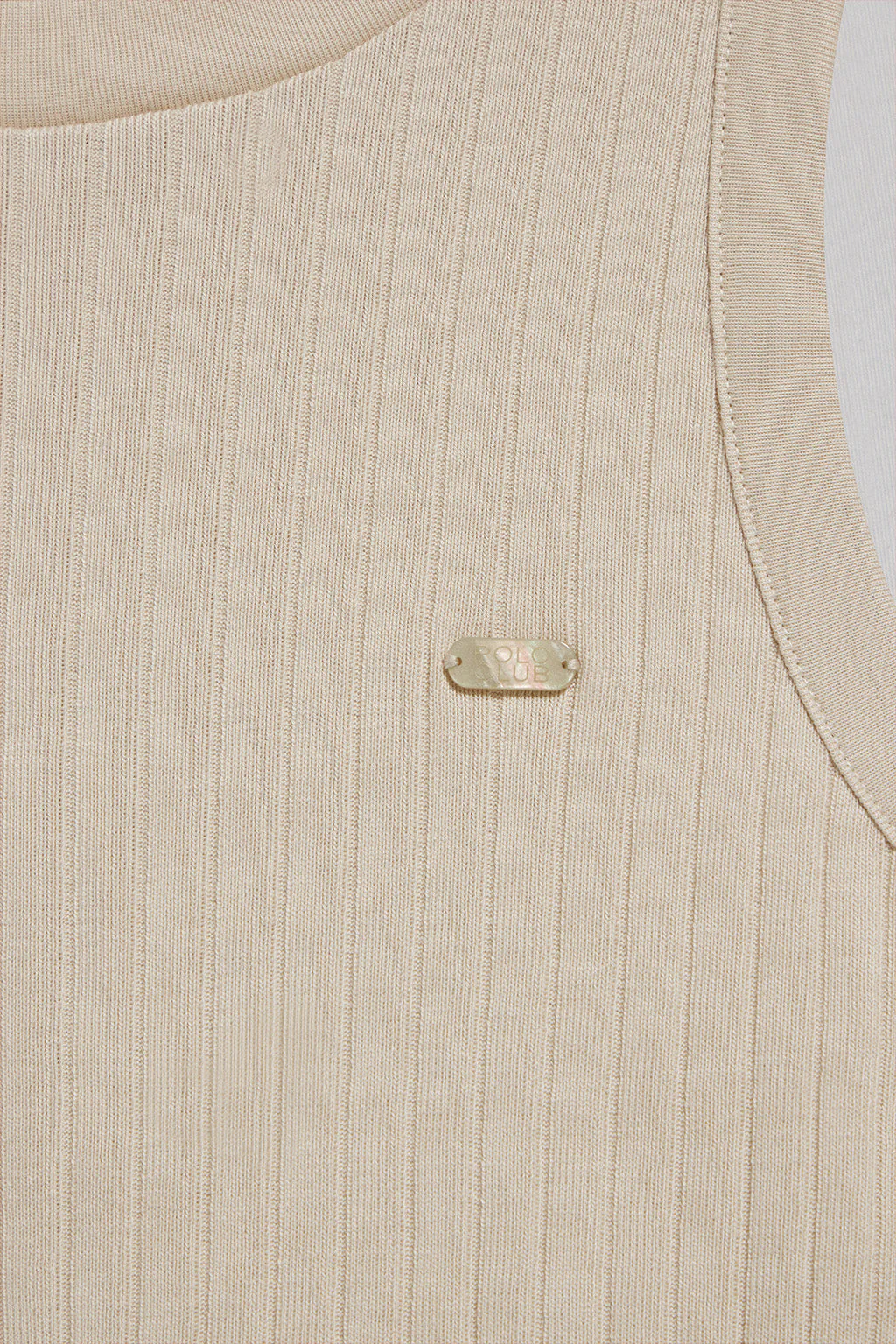 Camiseta top Tamika beige acanalada con detalle de botón nacarado Polo Club - Image 10