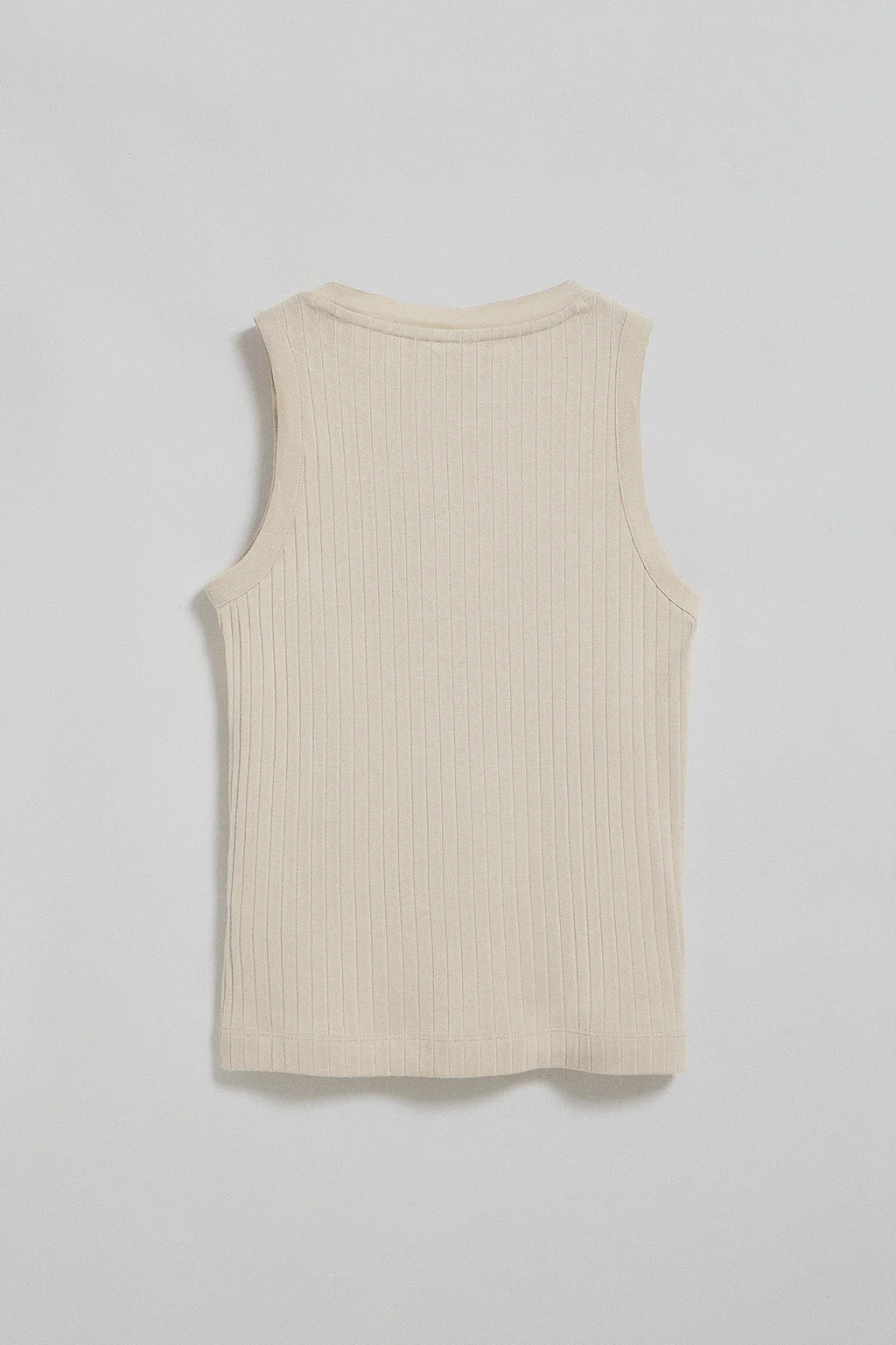 Camiseta top Tamika beige acanalada con detalle de botón nacarado Polo Club - Image 11