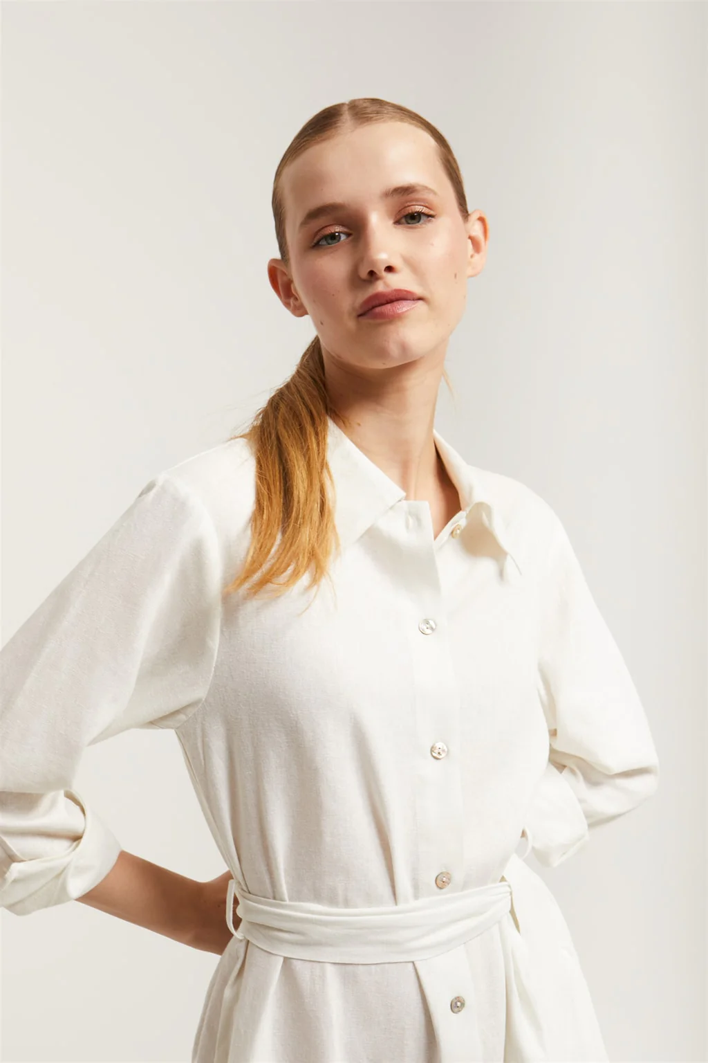 Vestido midi de lino blanco con detalle bordado - Image 5