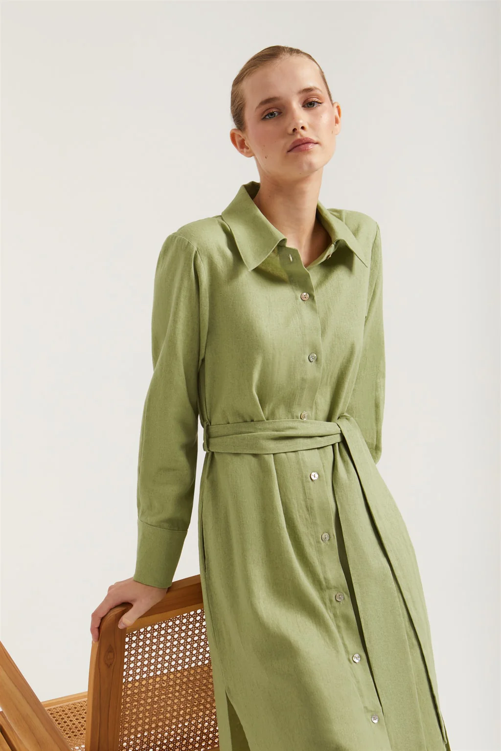 Vestido midi de lino verde con detalle bordado - Image 5