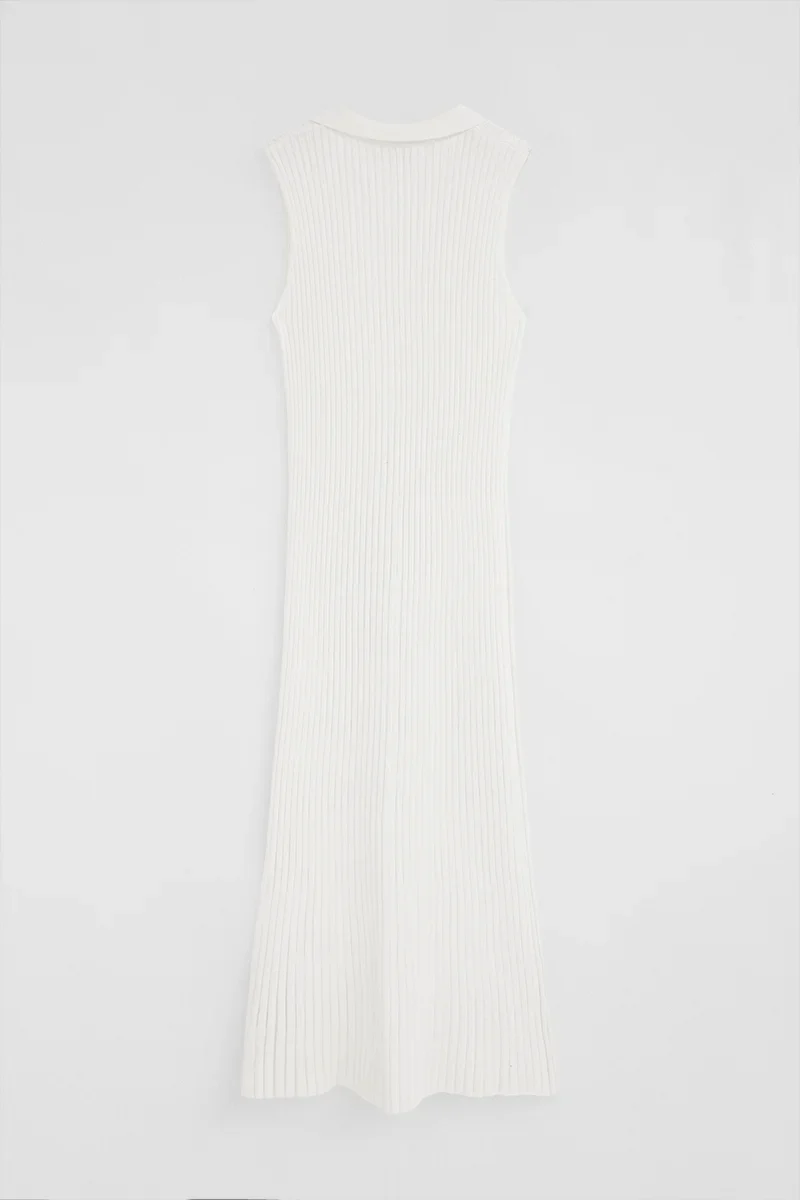 Vestido plisado color crudo sin mangas con logo Polo Club - Image 8