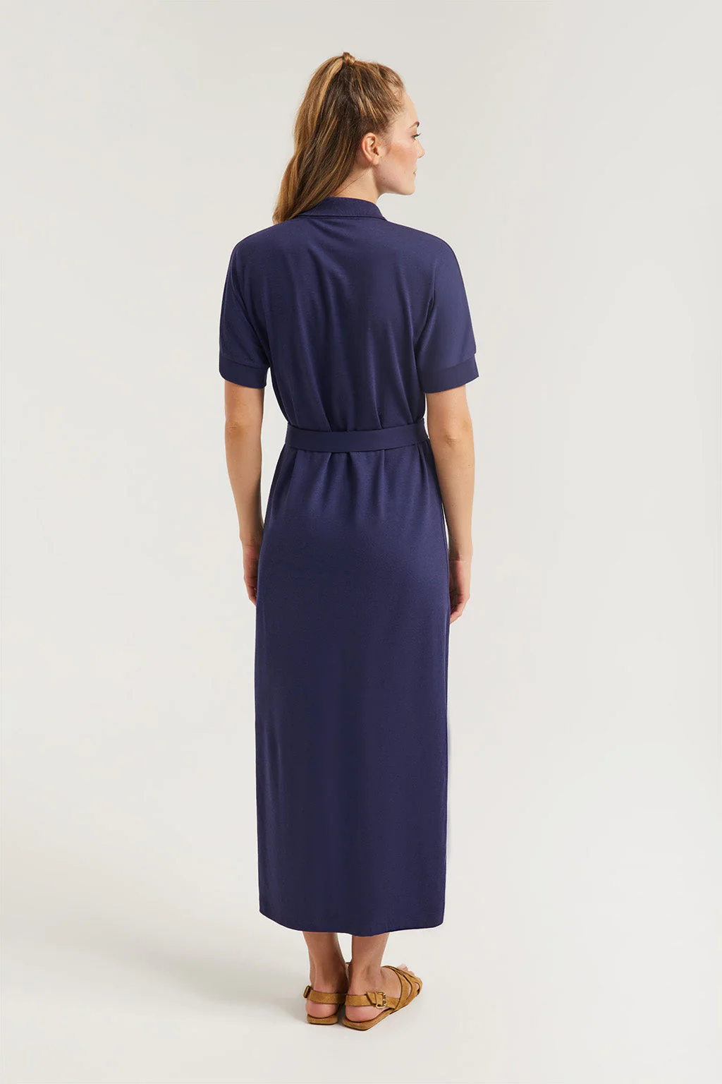 Vestido azul marino con manga dolman y bordado al tono - Image 4