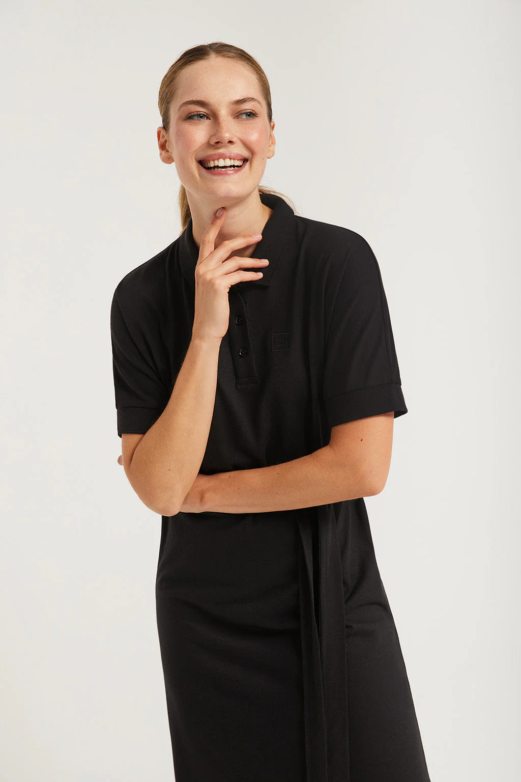 Vestido negro con manga dolman y bordado al tono - Image 5