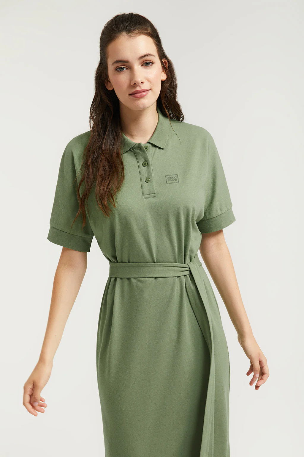 Vestido verde con manga dolman y bordado al tono - Image 4