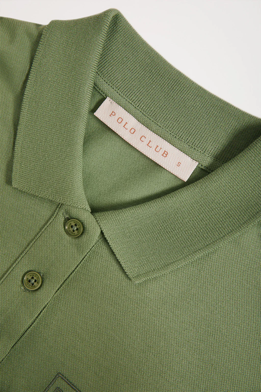 Vestido verde con manga dolman y bordado al tono - Image 8
