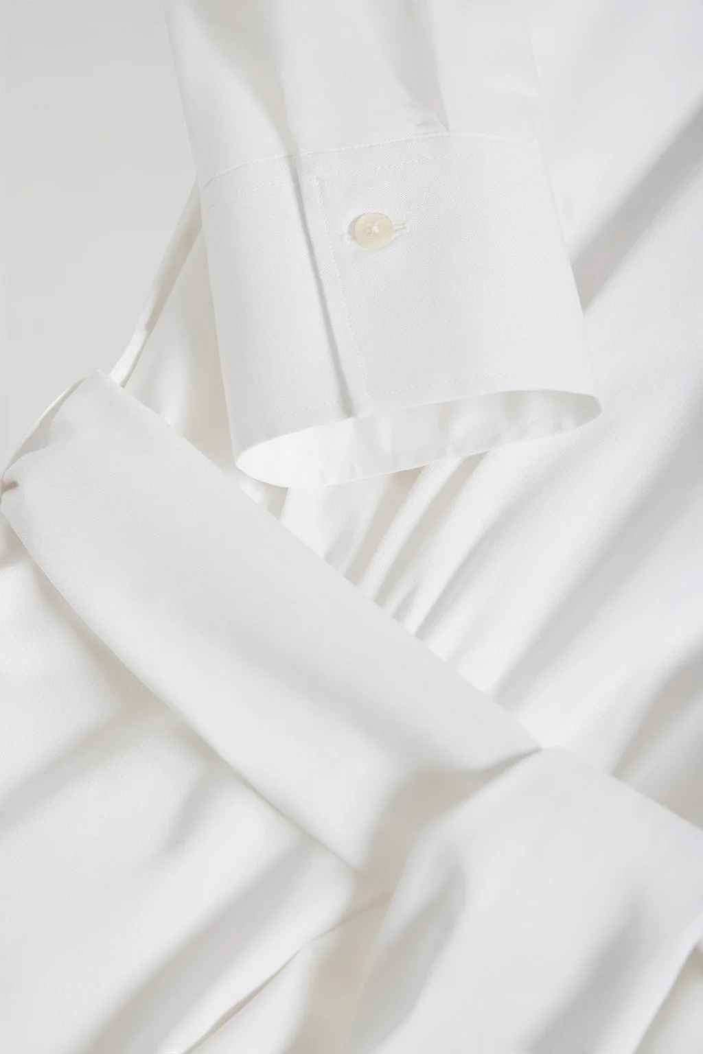 Vestido largo Capri en blanco con detalle en el cuello - Image 10
