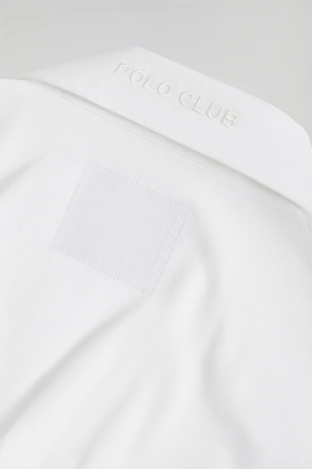 Vestido largo Capri en blanco con detalle en el cuello - Image 11