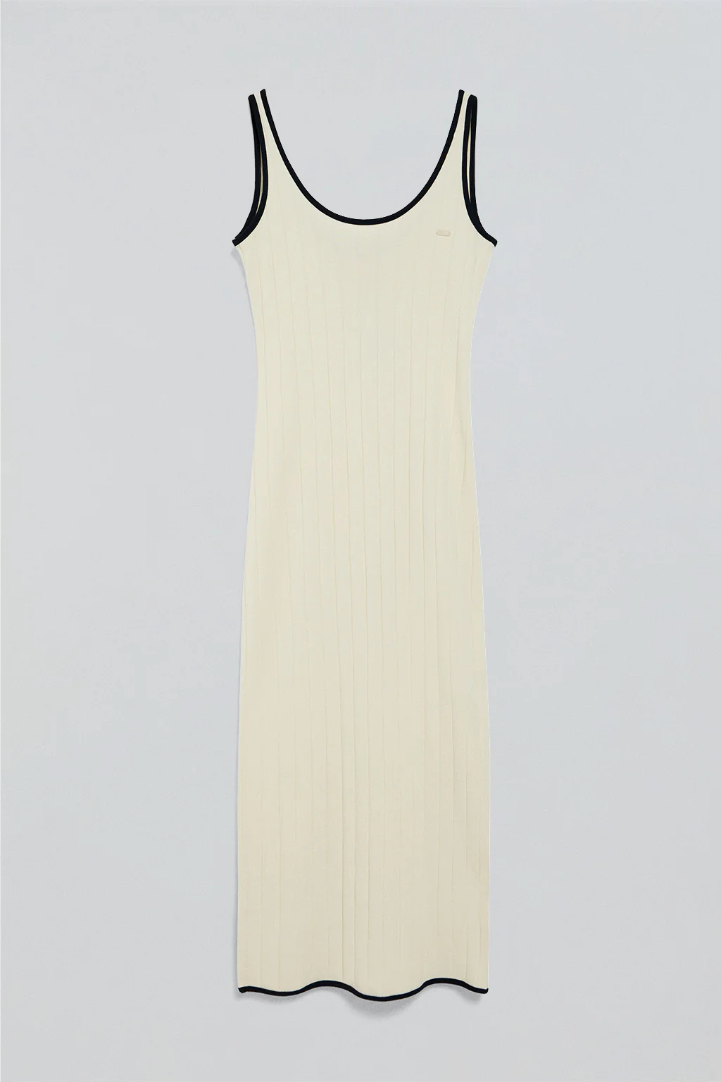 Vestido color crudo acanalado de tirantes con botón nacarado - Image 10
