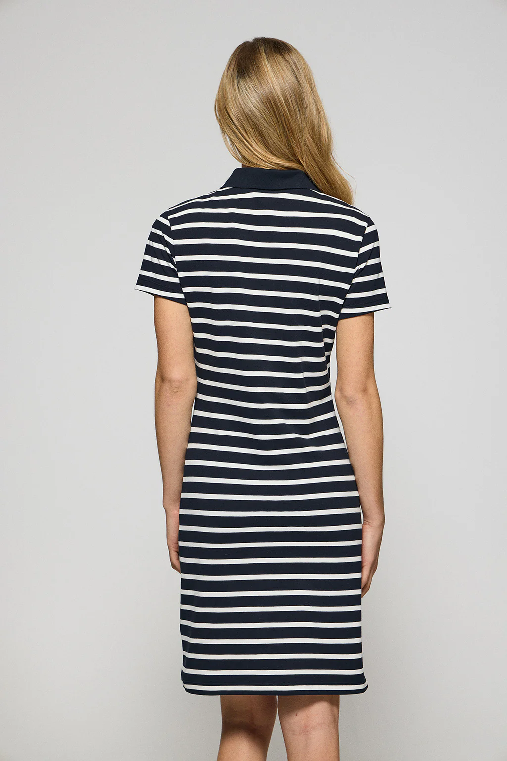 Vestido azul marino de rayas y cuello de polo con parche náutico - Image 4