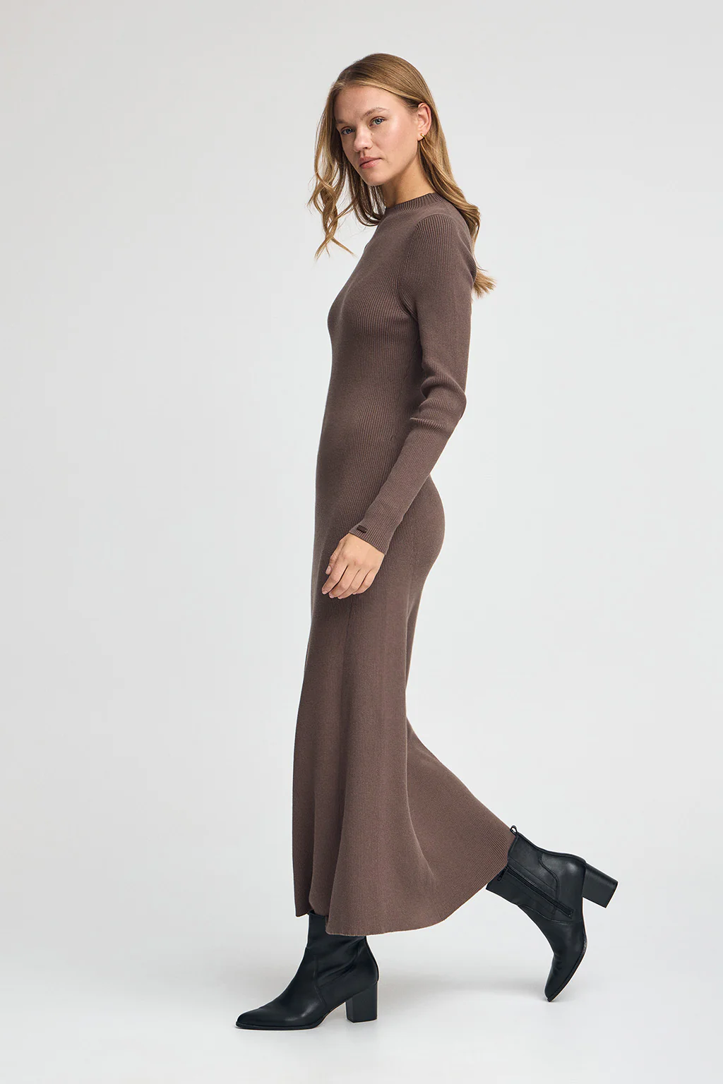 Vestido largo de cuello perkins marrón con logo Polo Club - Image 4