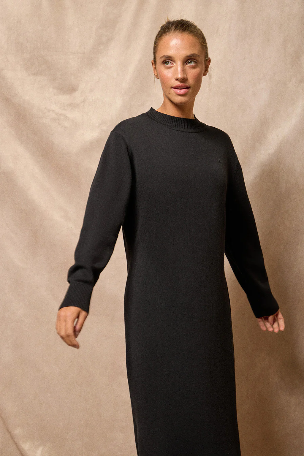 Vestido largo de punto negro Nara de tejido liso y bordado monograma Polo Club - Image 8