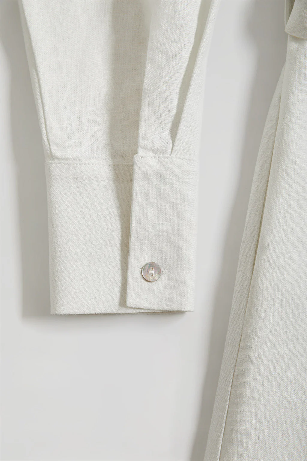 Vestido midi de lino blanco con detalle bordado Rigby Go - Image 10