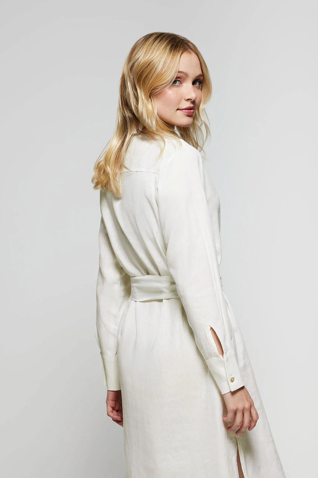 Vestido midi de lino blanco con detalle bordado Rigby Go - Image 5