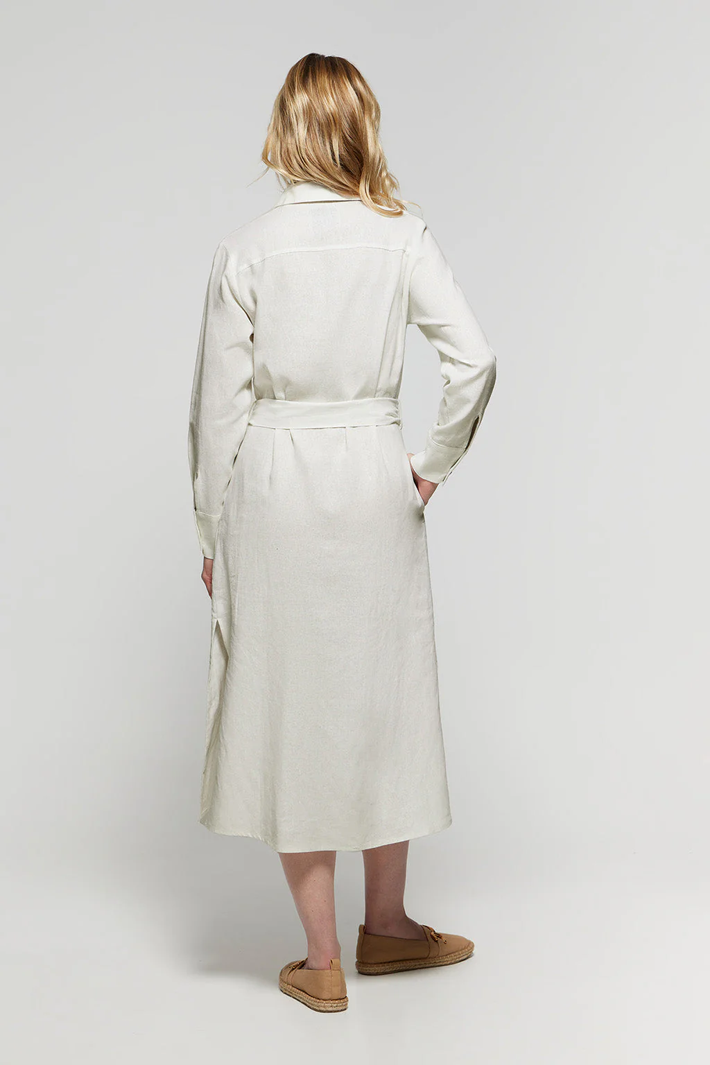 Vestido midi de lino blanco con detalle bordado Rigby Go - Image 6