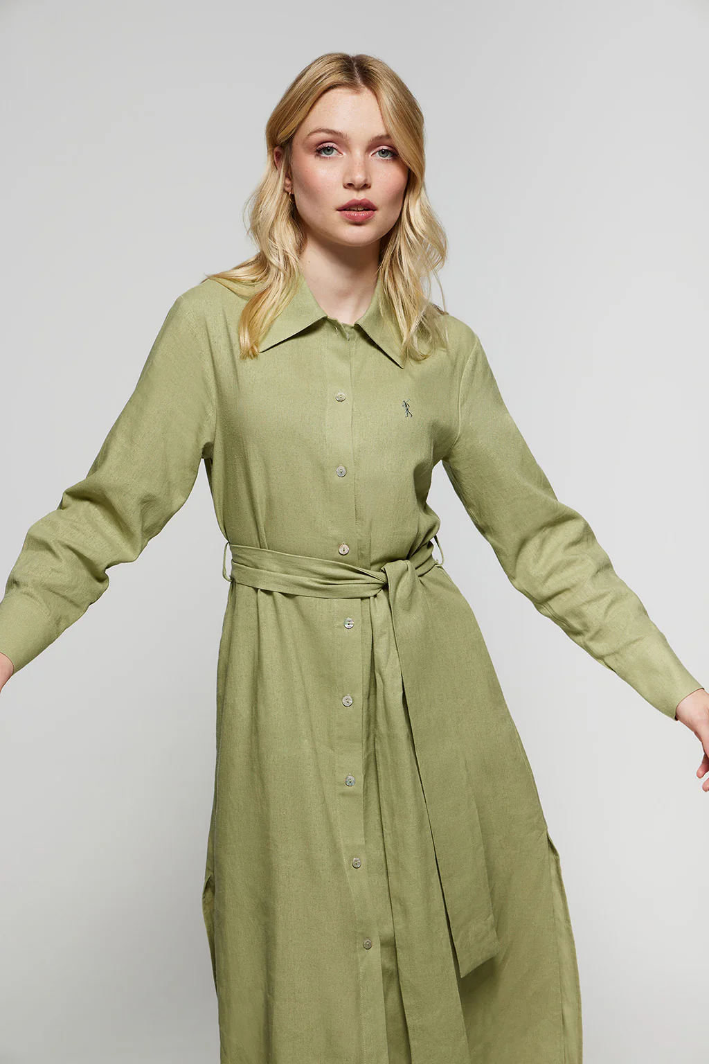 Vestido midi de lino verde con detalle bordado Rigby Go