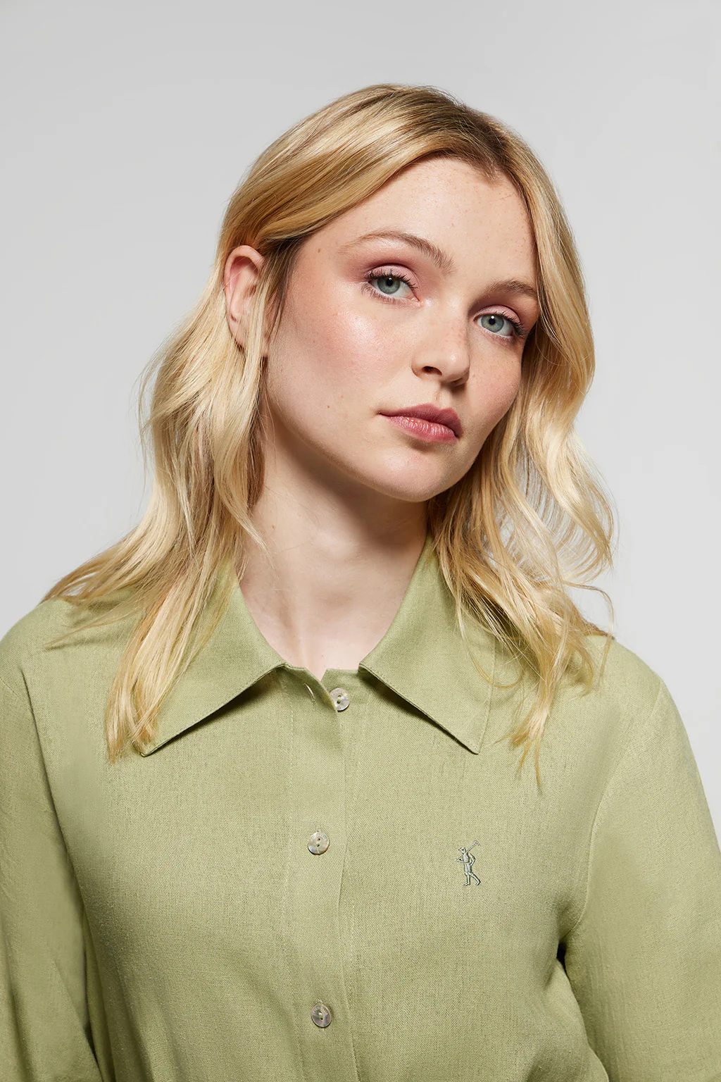 Vestido midi de lino verde con detalle bordado Rigby Go - Image 2