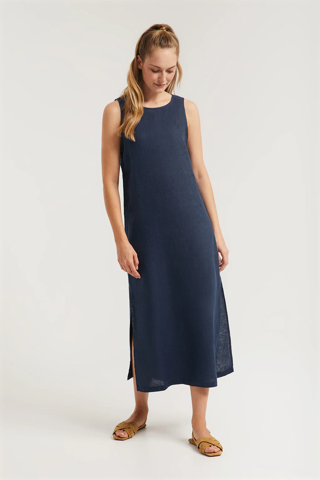 Vestido de lino azul marino sin mangas con logo Rigby Go - Image 4