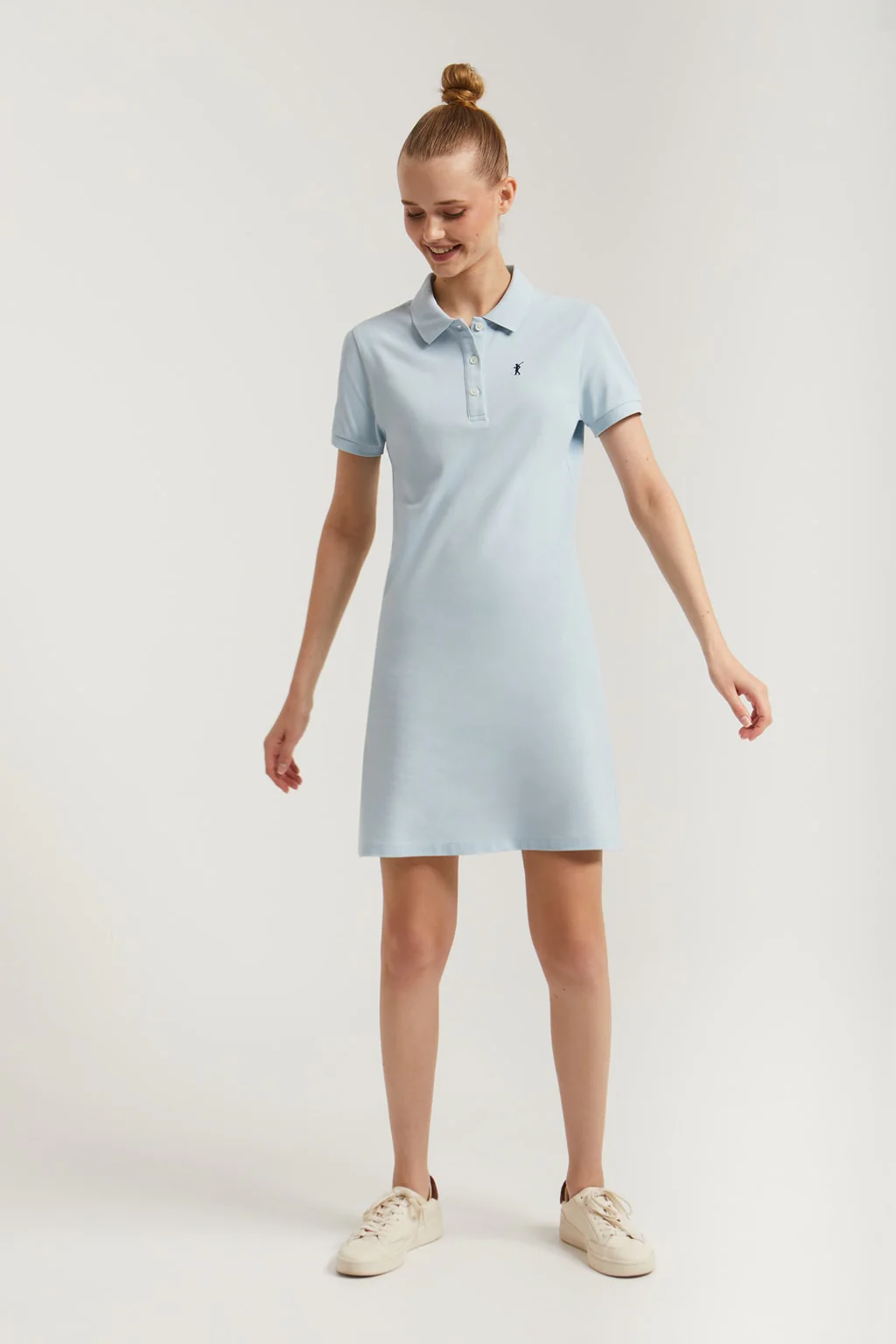 Vestido polero manga corta azul celeste con bordado Rigby Go - Image 4