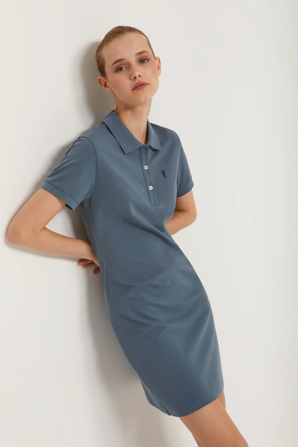 Vestido polero manga corta azul denim con bordado Rigby Go - Image 12