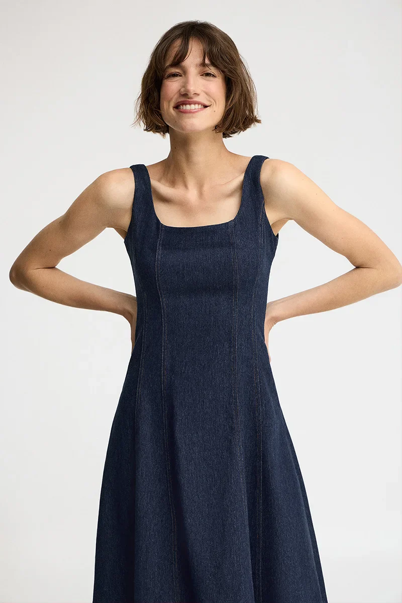 Vestido vaquero azul medio de tirantes con corte slim y logo Polo Club
