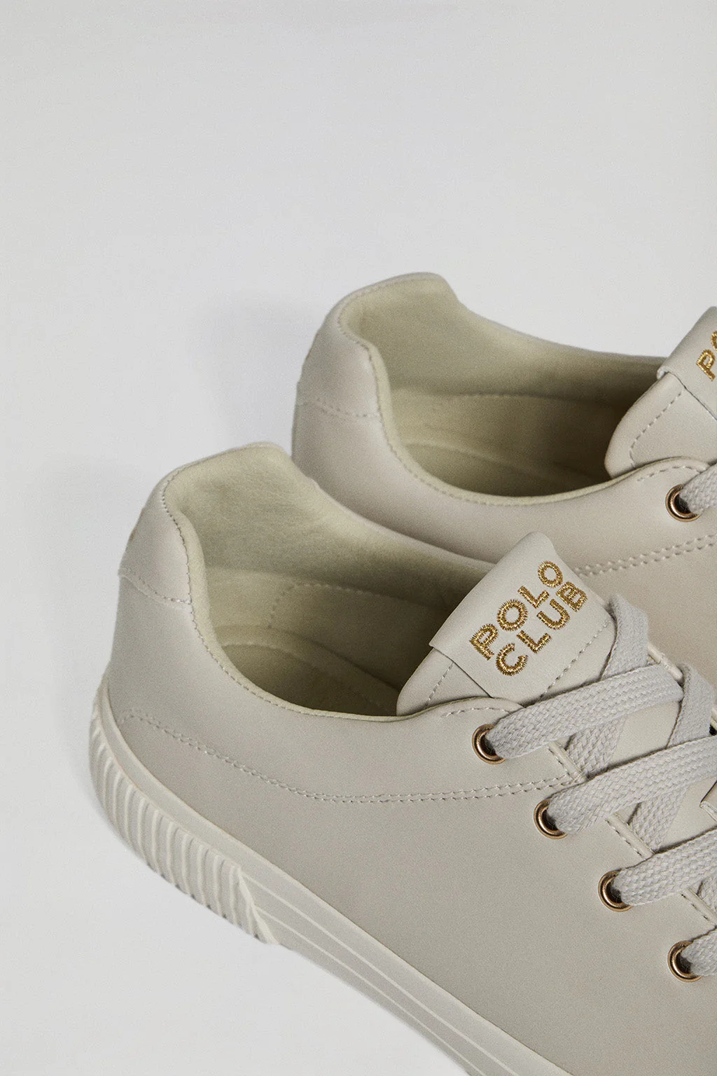 Zapatilla Habana de piel sintética color beige para mujer con detalles Polo Club - Image 3