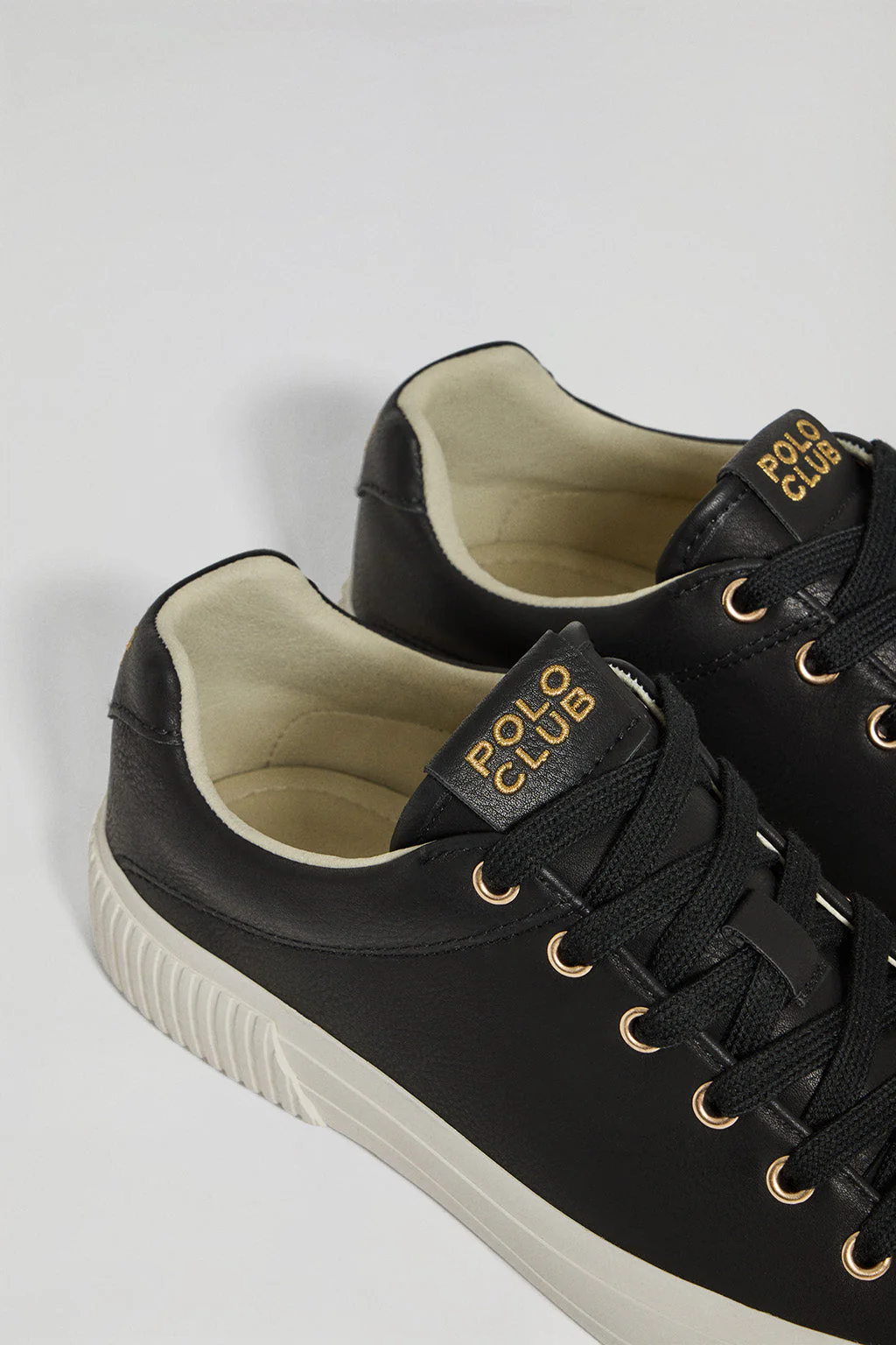 Zapatilla Habana de piel sintética color negra para mujer con detalles Polo Club - Image 3